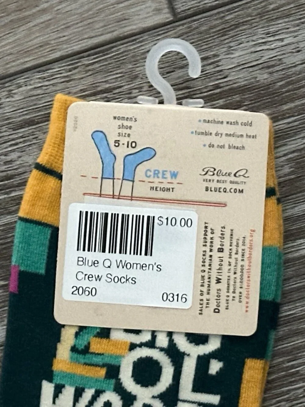 NWT Blue Q Woman's Crew Socks Colorful & Adorable